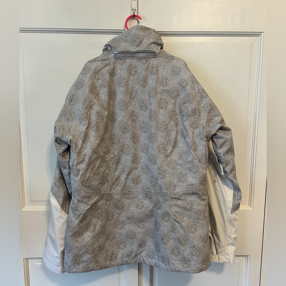 Like New Northface Ski/Snowboard Coat With Windwall Wind Breaker